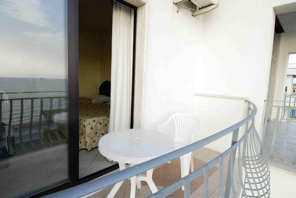 Hotel L'Approdo Anzio Ruang foto