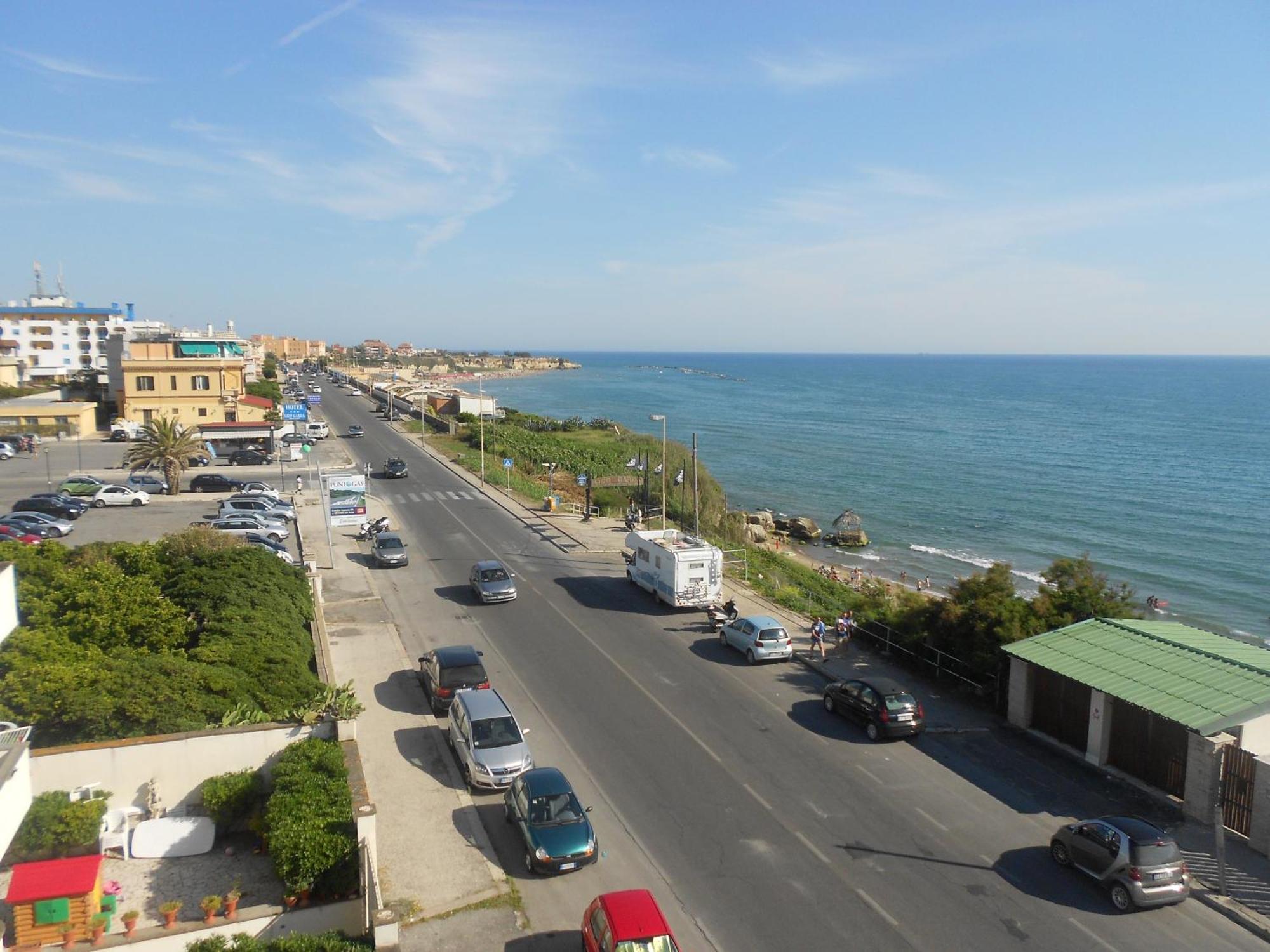 Hotel L'Approdo Anzio Bagian luar foto