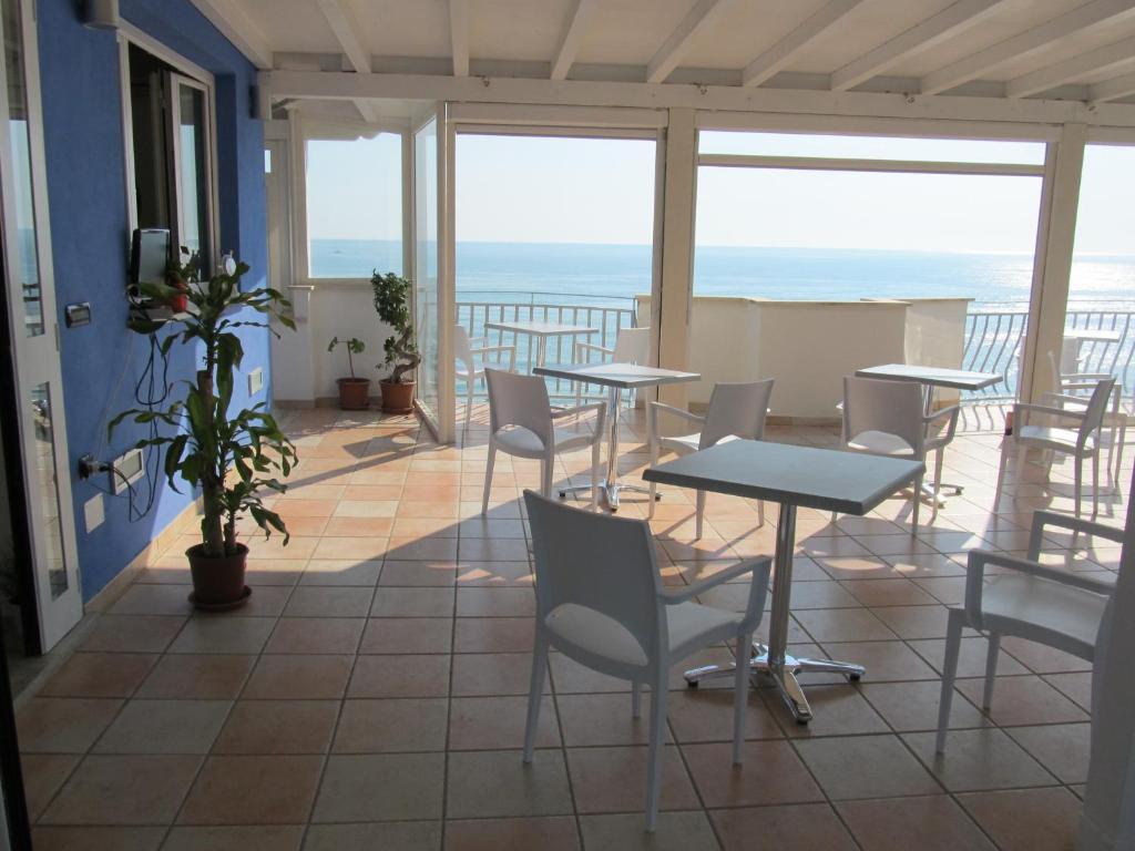 Hotel L'Approdo Anzio Bagian luar foto