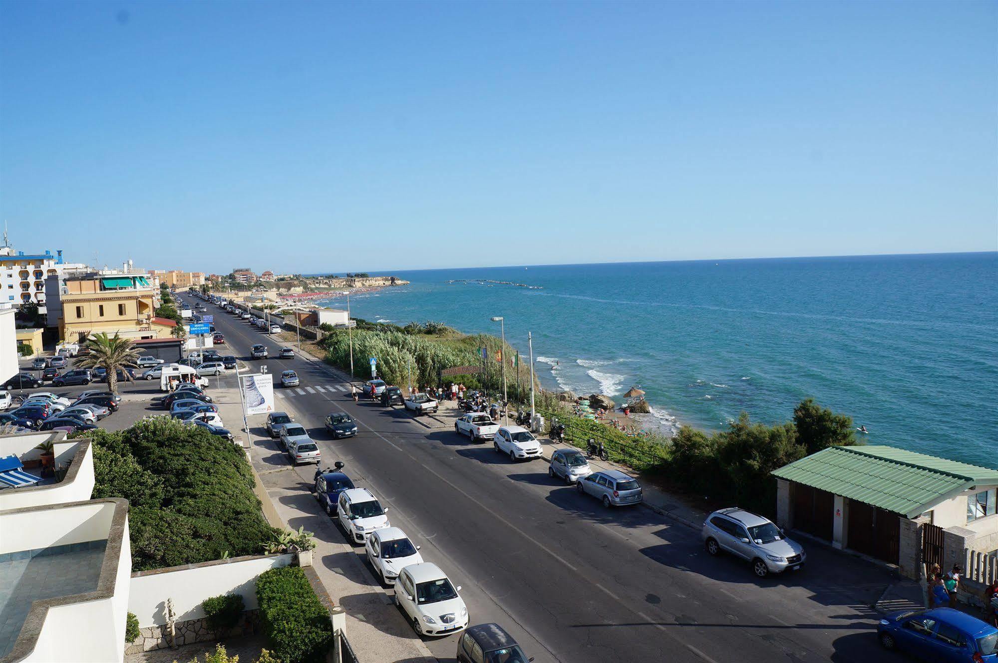 Hotel L'Approdo Anzio Bagian luar foto